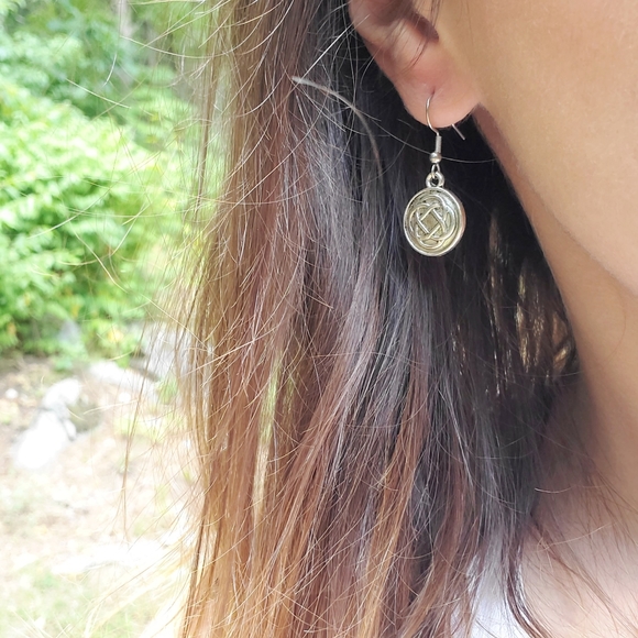 New Handmade Silver Celtic Knot Triquetra Earrings - Picture 13 of 16